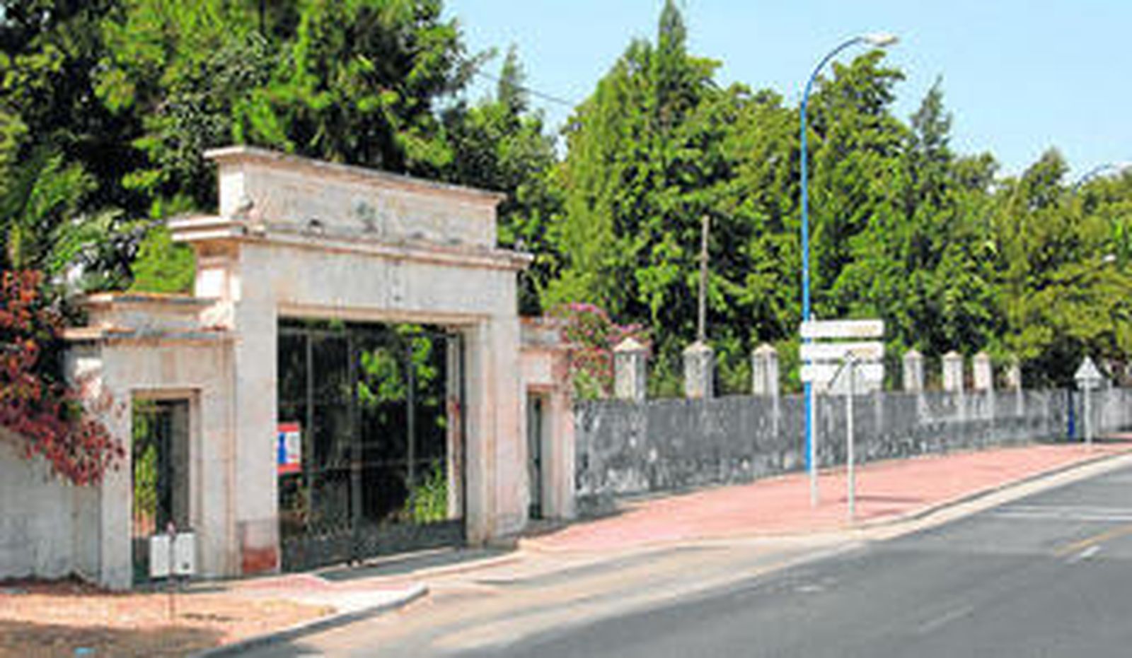 Portada del antiguo polígono de tiro Janer, en San Fernando.