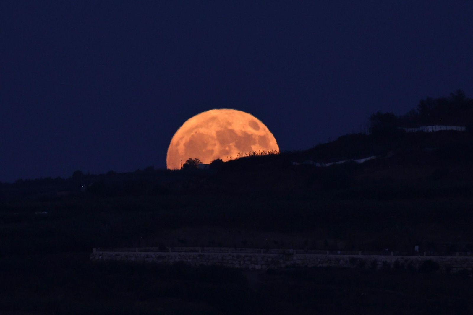 La Superluna azul captada en diferentes partes del planeta: un disfrute visual de la Luna del Esturión