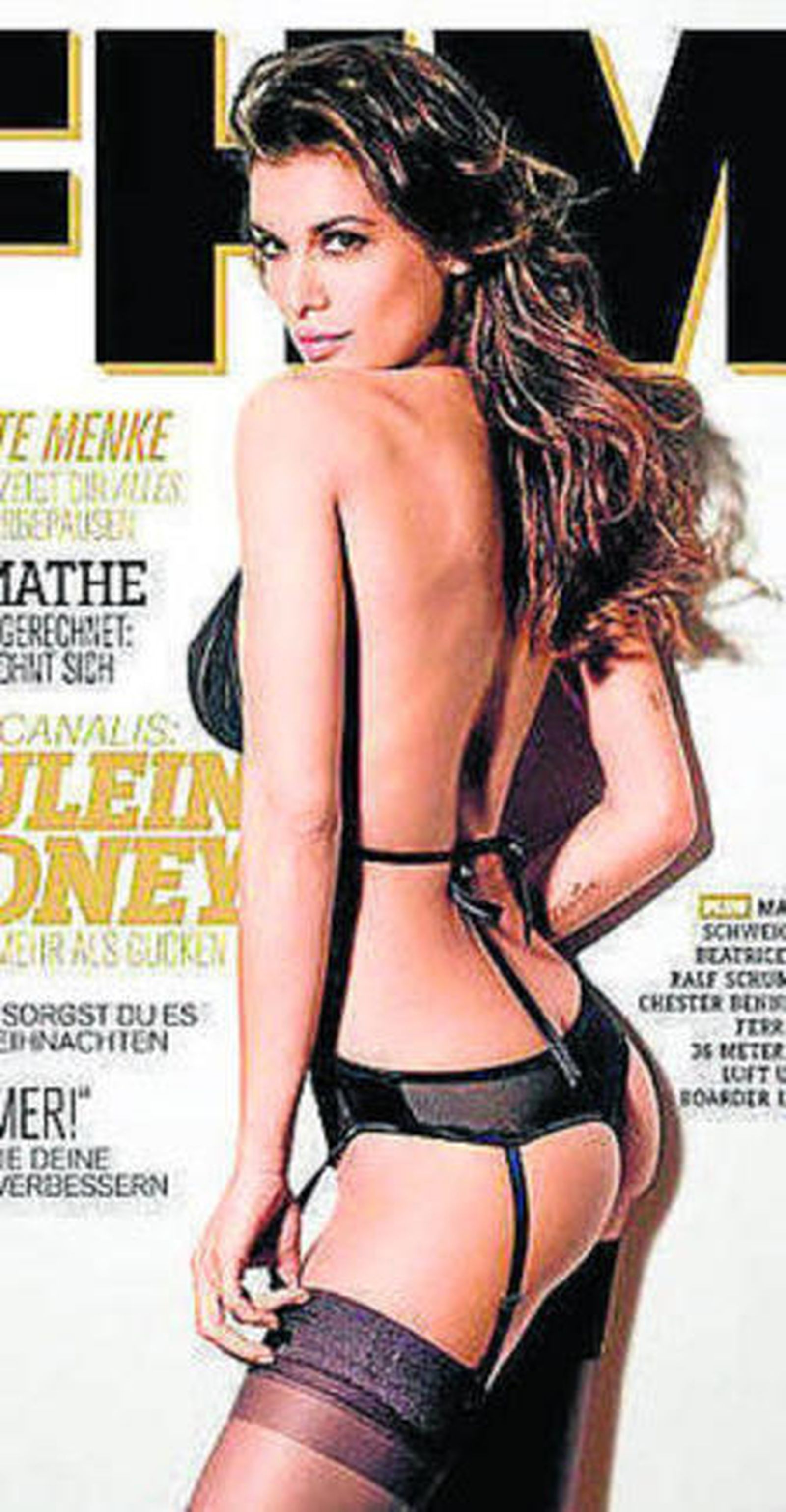 Elisabetta Canalis otra vez ligerita de ropa