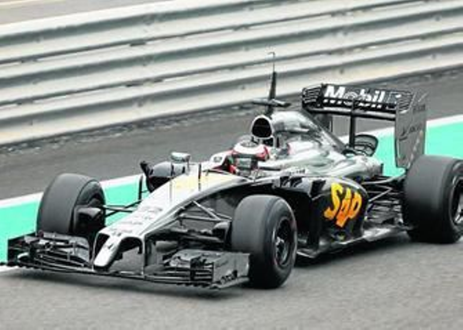 El belga Stoffel Vandoorne prueba el McLaren en los tests llevados a cabo en el trazado de Yas Marina.