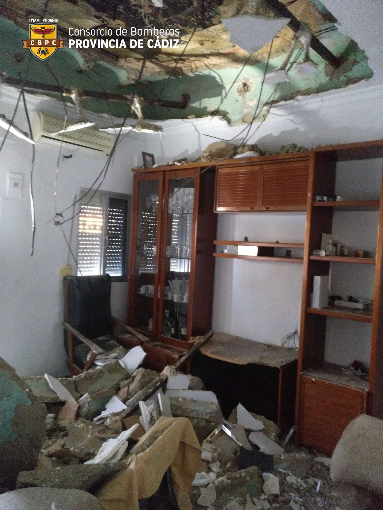 Estado en el que quedó el techo de la vivienda.