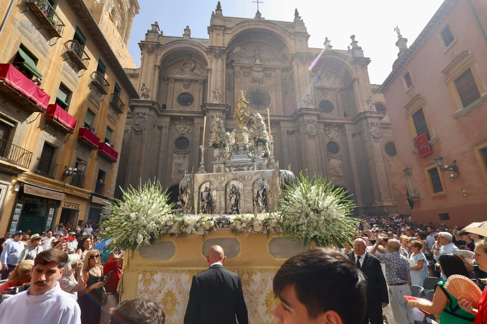 Salida de la Custodia desde la Santa Iglesia Catedral, Corpus Christi 2025.jpeg Salida de la Custodia desde la Santa Iglesia Catedral, Corpus Christi 2025.jpeg