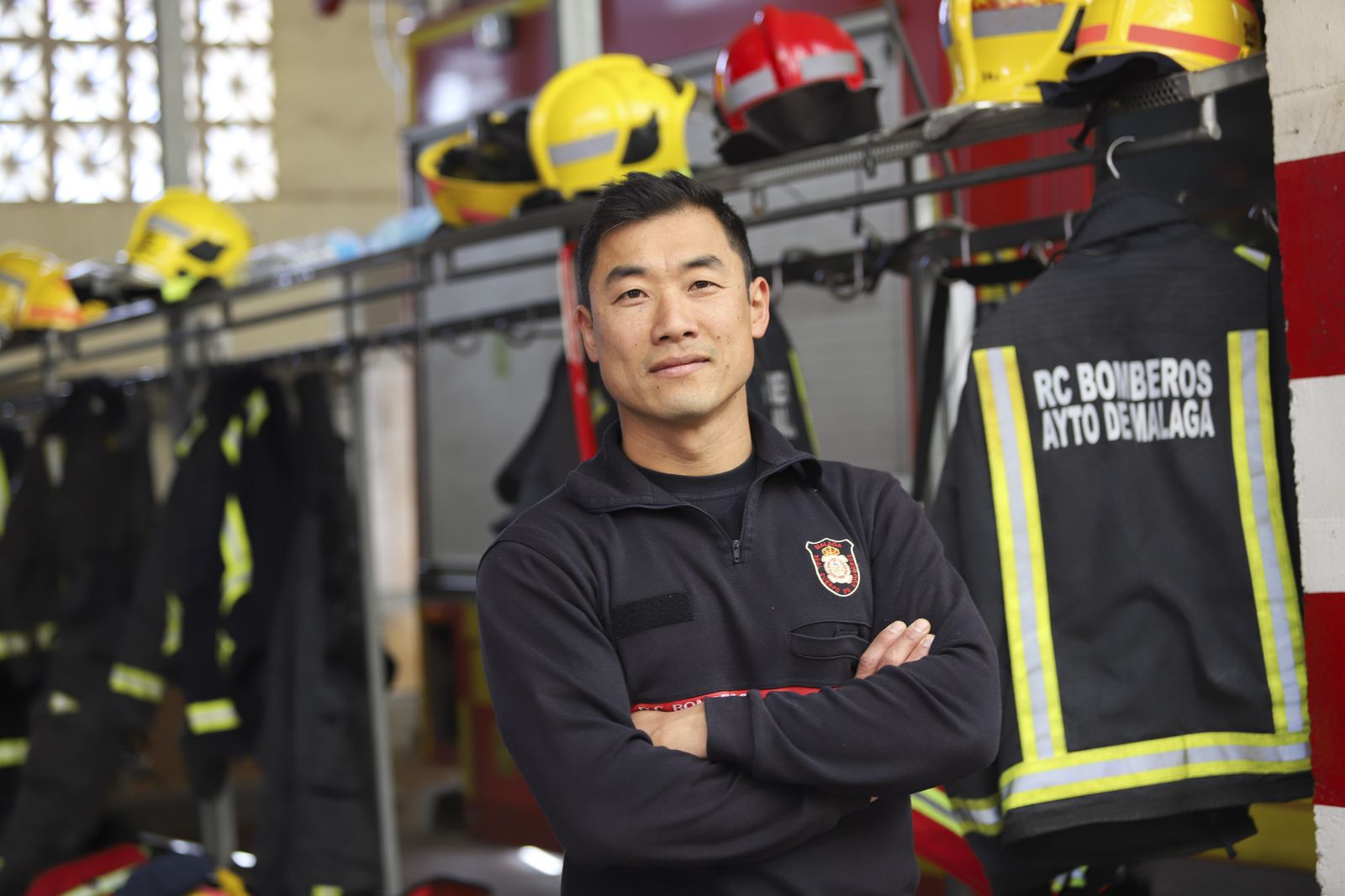 Liang, el bombero chino, en el parque central de Martiricos