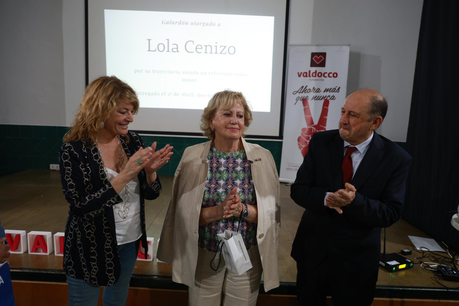 Galardón otorgado a Lola Cenizo en la Fundación Valdocco por su trayectoria como mujer referente, en imágenes