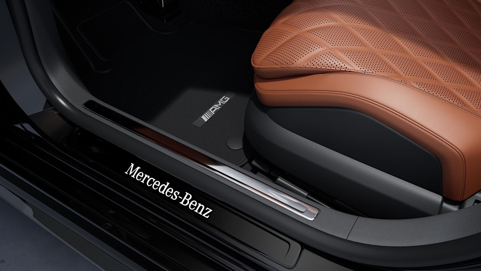 Ahora se ofrecen mayor número de elementos de personalización para la Clase S, incluyendo tapicerías, inserciones de distintos materiales o detalles como los pasos de puertas.