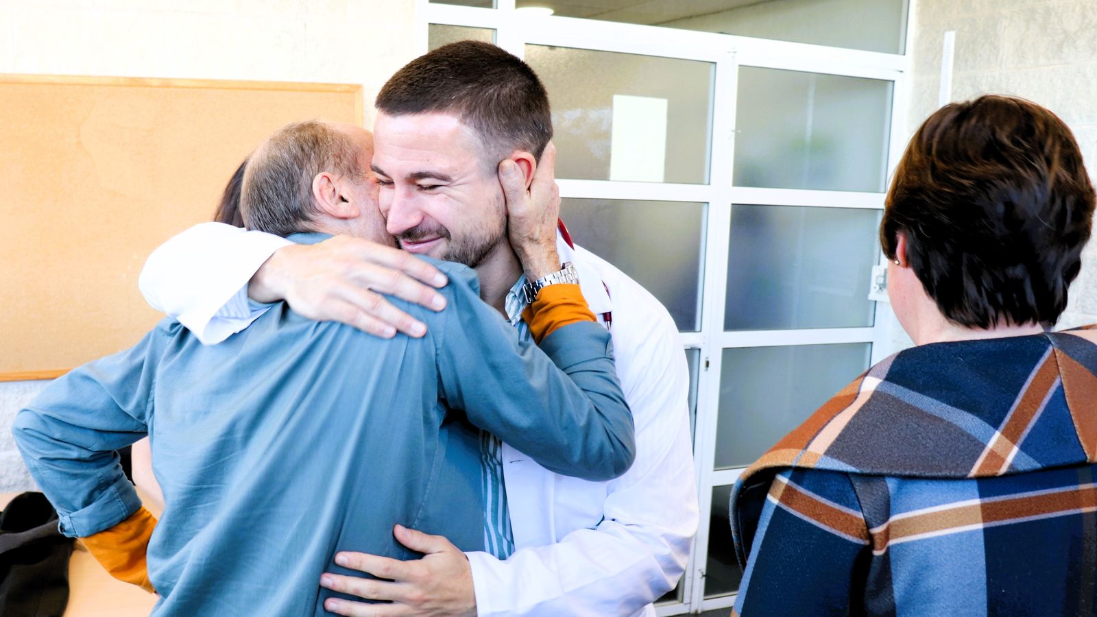 El sentido abrazo entre Francisco García y Jaime Díaz.