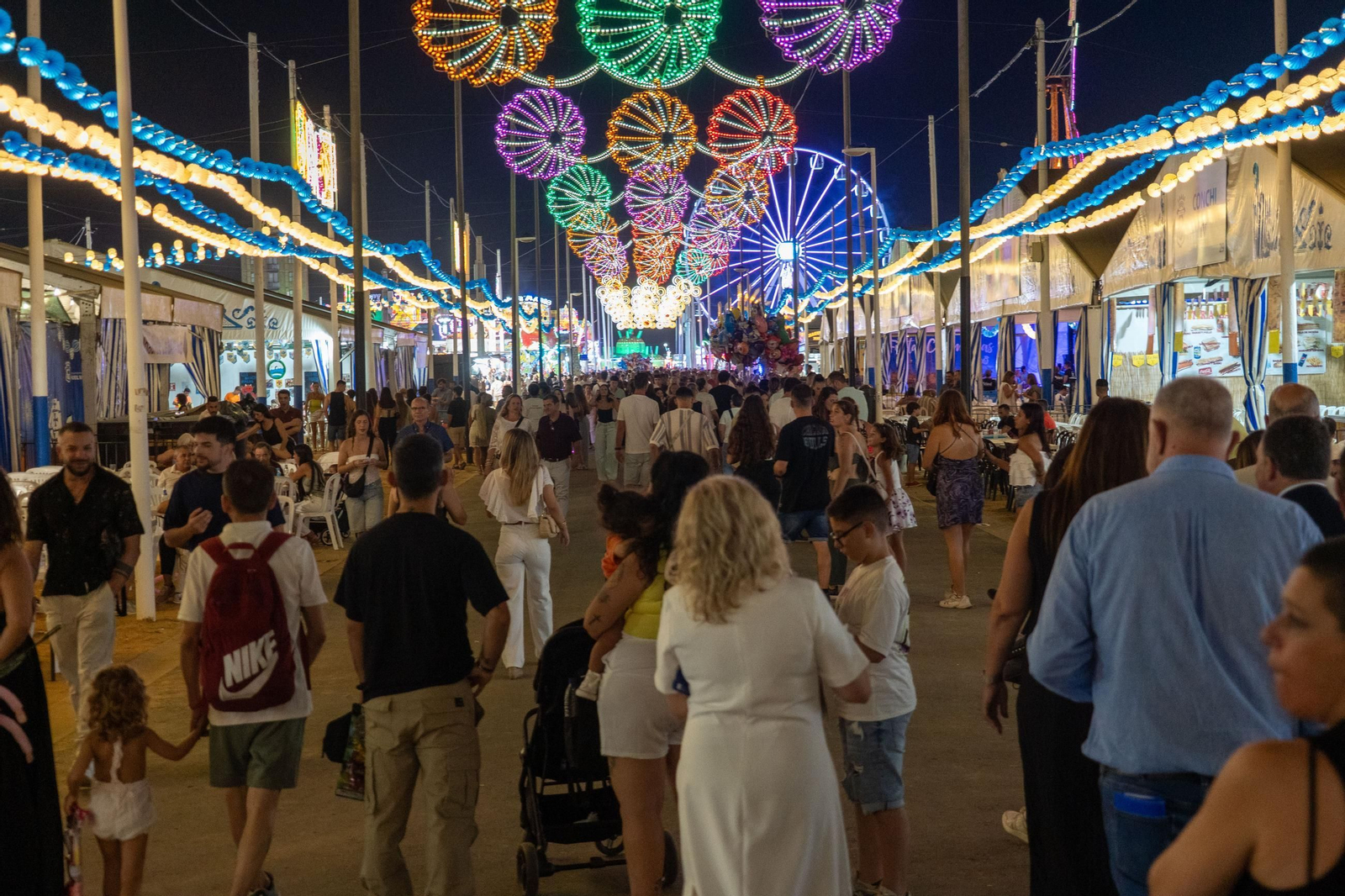 Colombinas 2025: Imágenes del ambiente el primer día de las Fiestas Colombinas