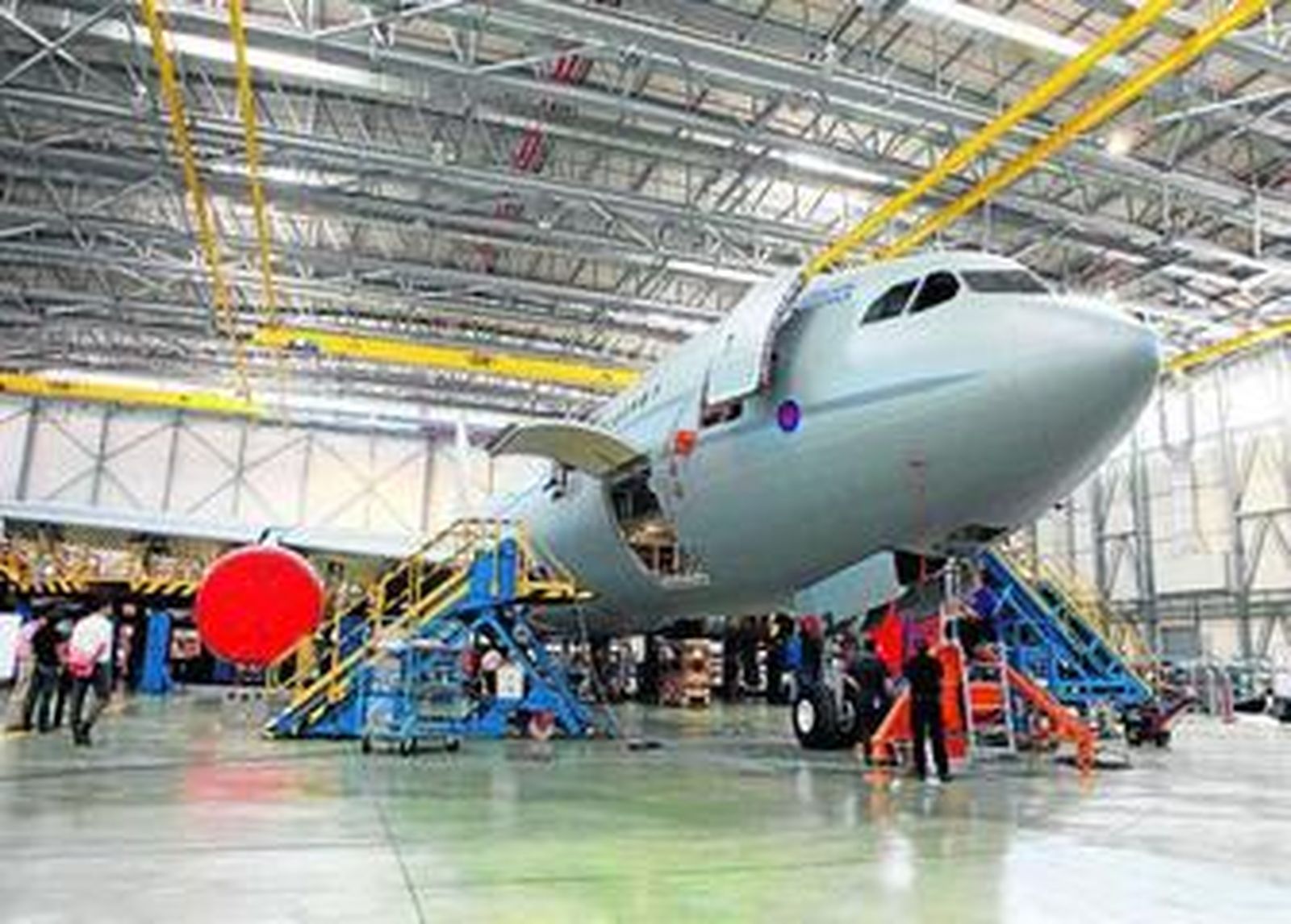 Planta de Airbus en Getafe, donde se transforma el modelo A330  en un avión tanquero.