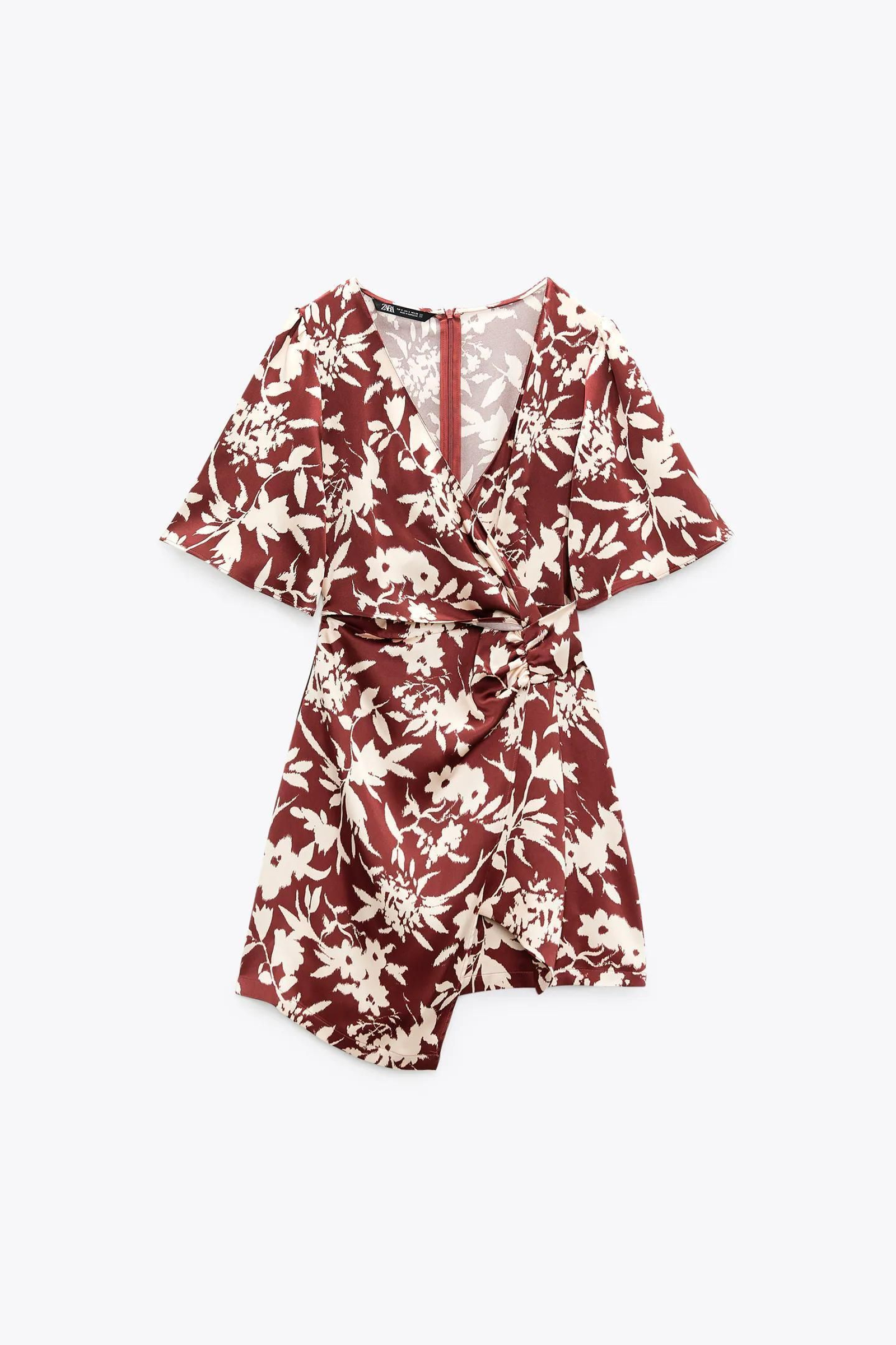 Vestido de flores de Zara.