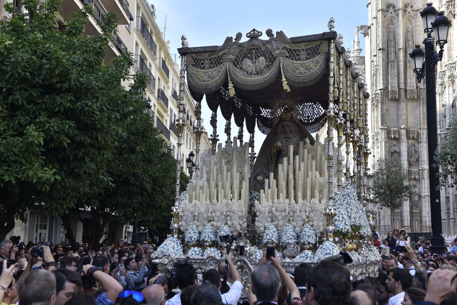 El regreso de la Virgen de los Ángeles tras su coronación, en imágenes