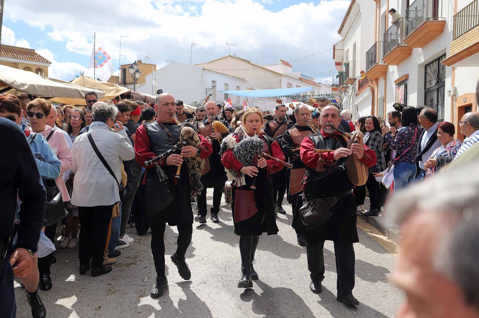 Imágenes del gran ambiente en la Feria Medieval de Palos de la Frontera, Huelva