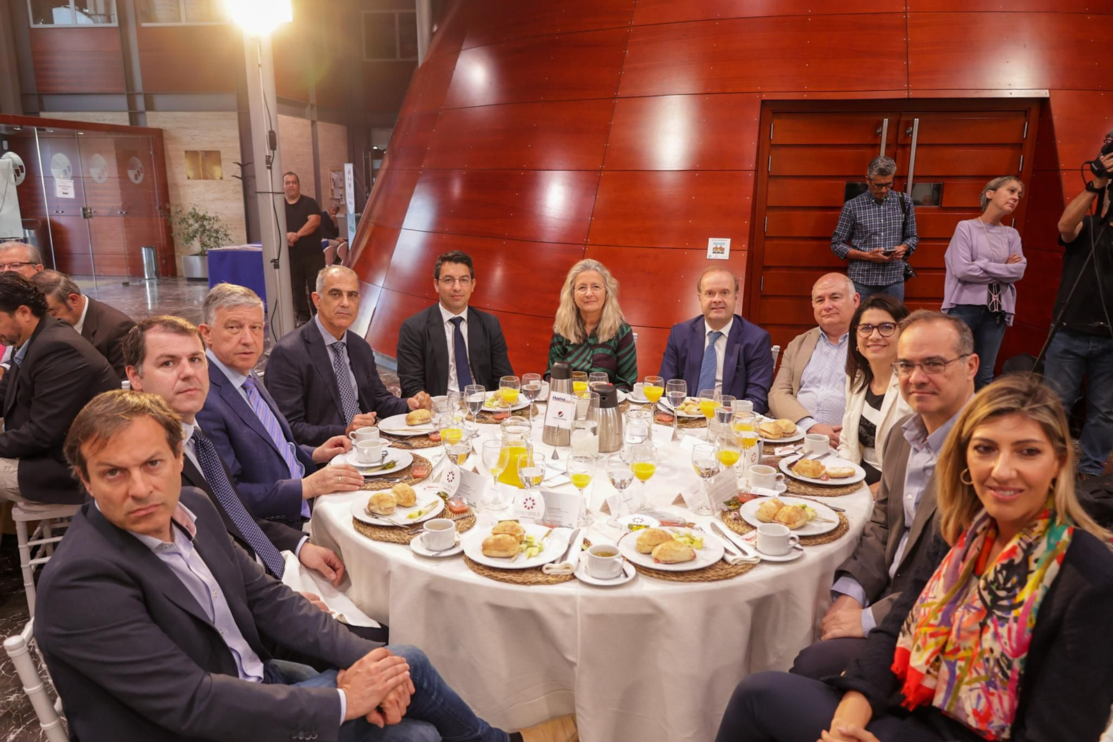 Imágenes del desayuno-coloquio con Jorge Paradela en el Foro Joly Andalucía