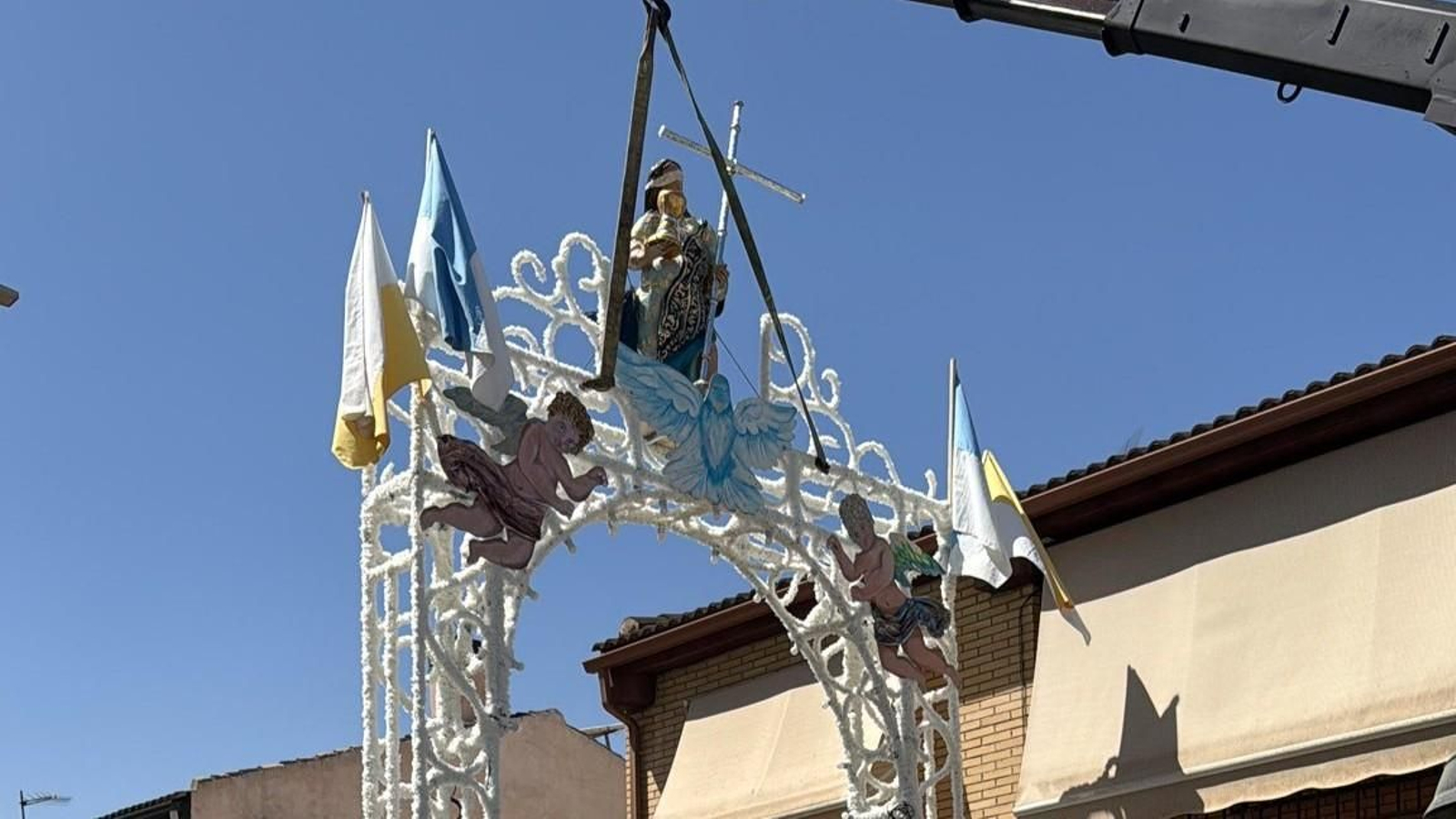 Decoración efímera en las calles de Churriana de la Vega, Agosto 2025.jpg