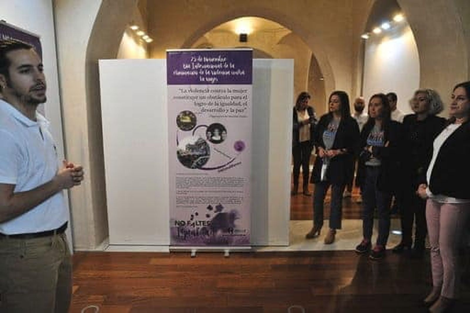 Inauguración de la exposición sobre igualdad en San Romualdo.