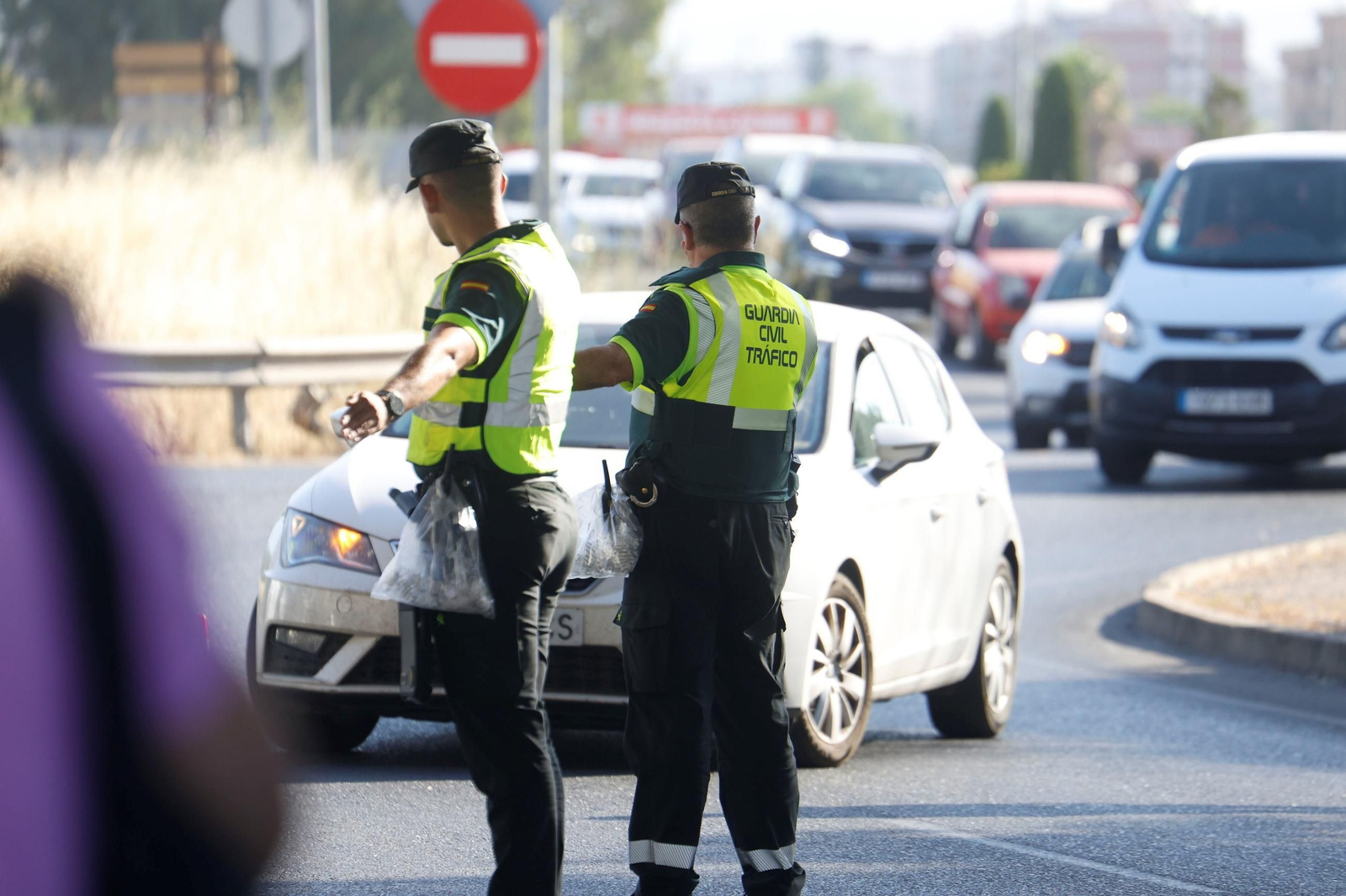 En imágenes, la campaña "No corras, no bebas, no cambies de rueda", de la Guardia Civil, DGT y Aspaym Córdoba.