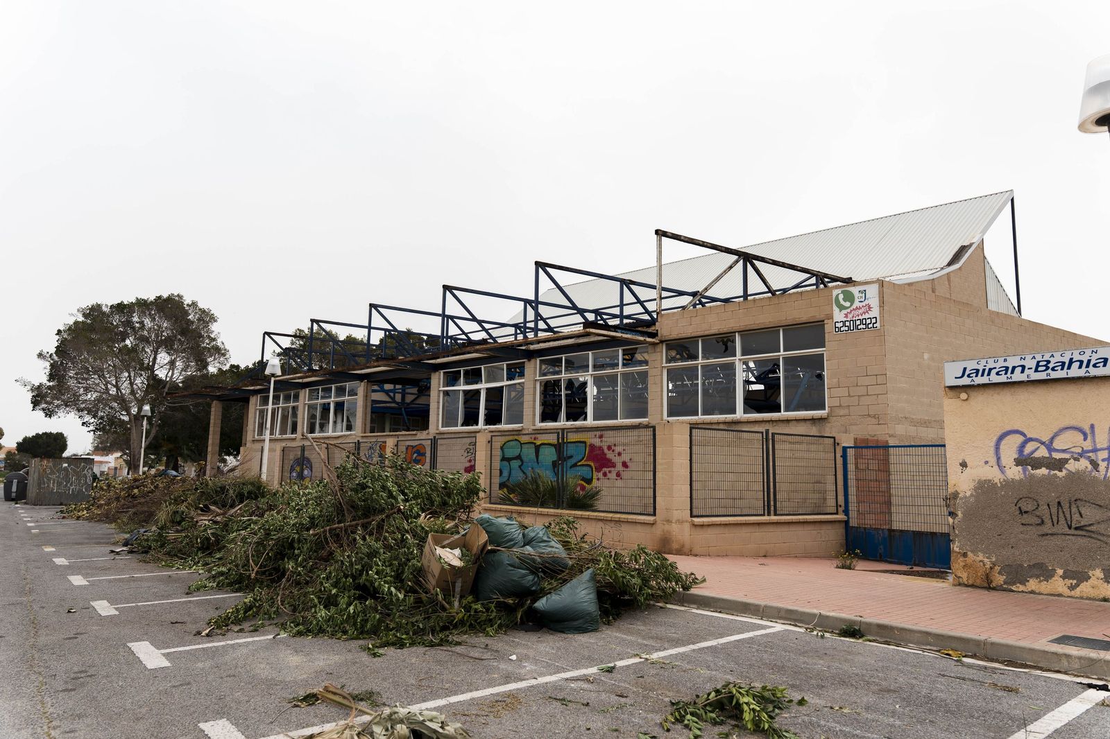 Las pistas deportivas y piscina de Costacabana, en imágenes