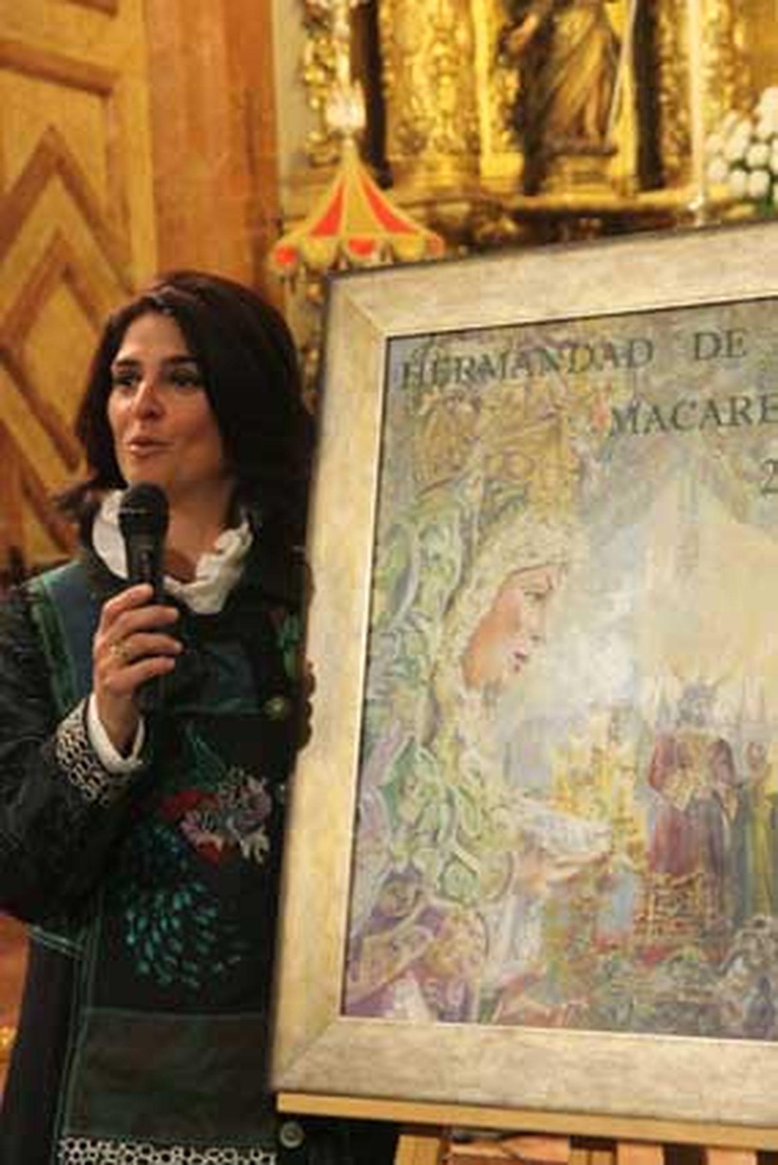 La autora dirigió unas palabras a los asitentes al acto.

Foto: ascarrasco