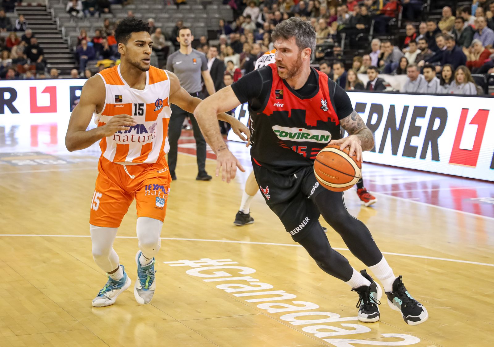 Guille Rubio en una acción del partido ante el Coruña