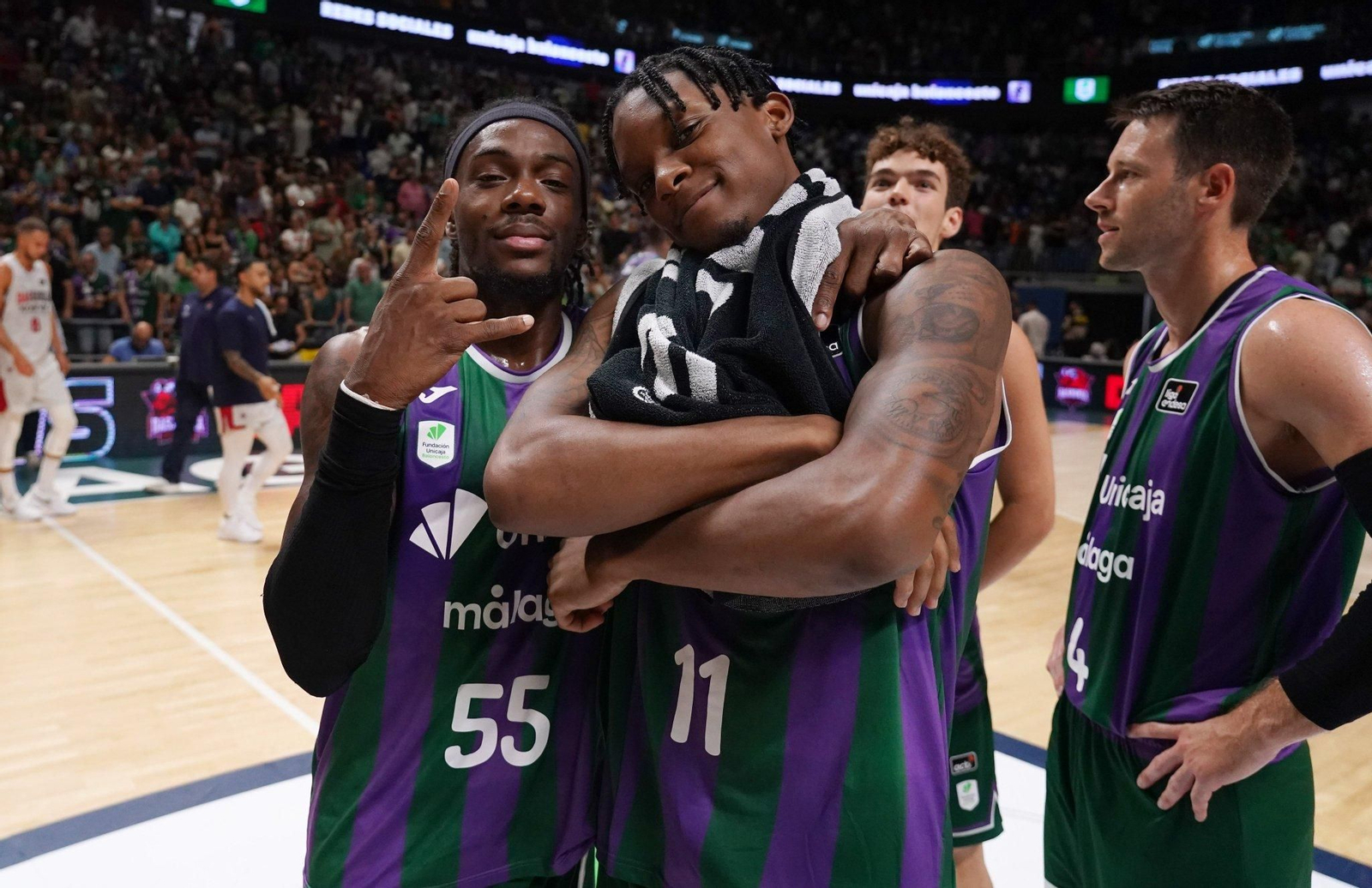 Carter y Perry celebran. Carter y Perry celebran.