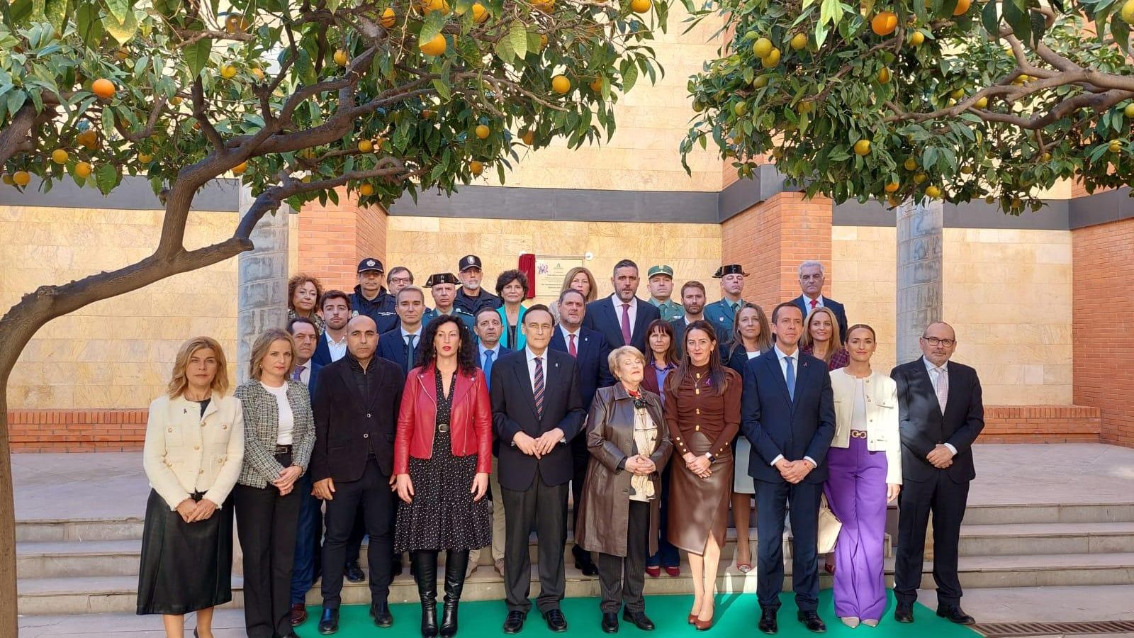 El consejero de Universidad ha presidido el acto del Día de la Eliminación de la Violencia contra las Mujeres en el patio de la Delegación del Gobierno de la Junta de Andalucía en Almería