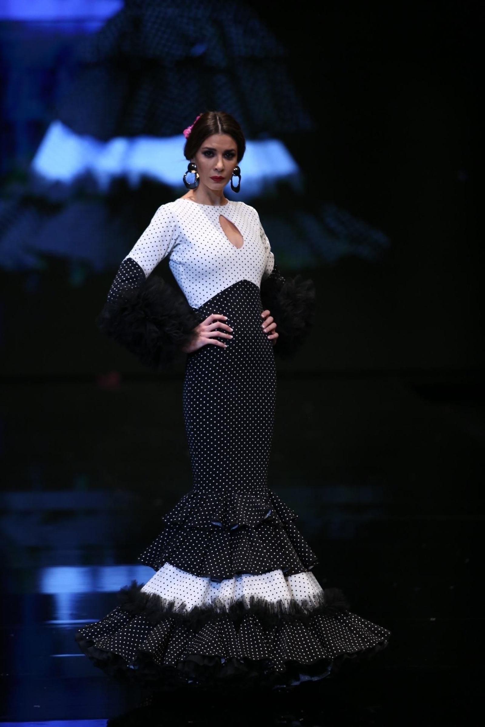 Cómo llevar el traje de flamenca blanco y negro esta temporada