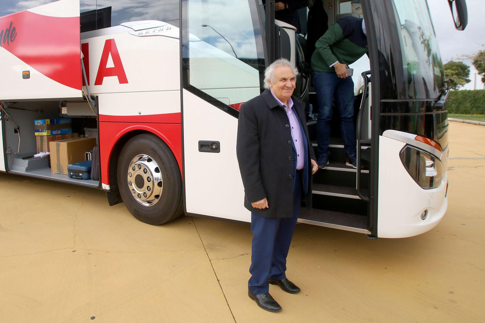 Alfonso, antes de subirse al autocar.