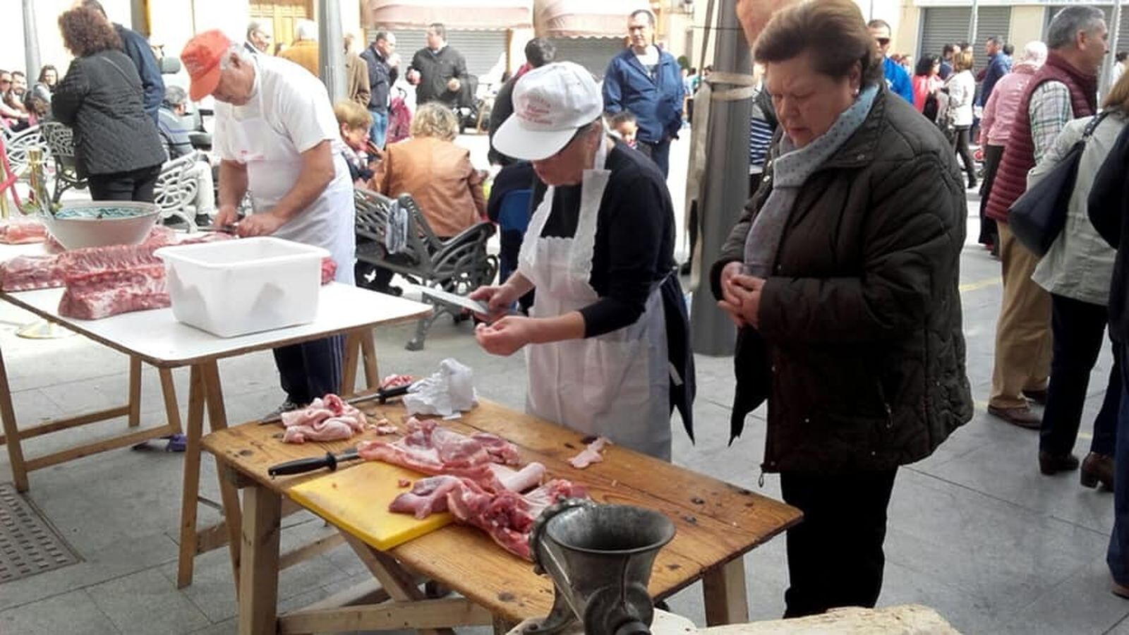 La primera edición de la Recuperación de Tradiciones Populares se realizó en la plaza del Ayuntamiento.