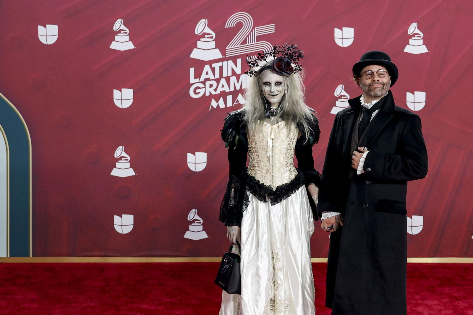 Todos los famosos, tendencias y curiosidades en la alfombra roja de la 25 edición de los Grammy Latinos