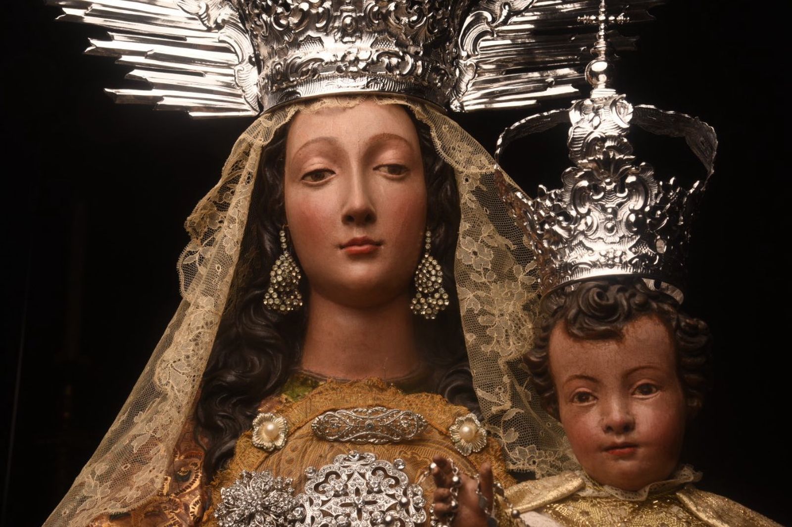 La Virgen del Rosario, titular letífica de la hermandad de La Corona