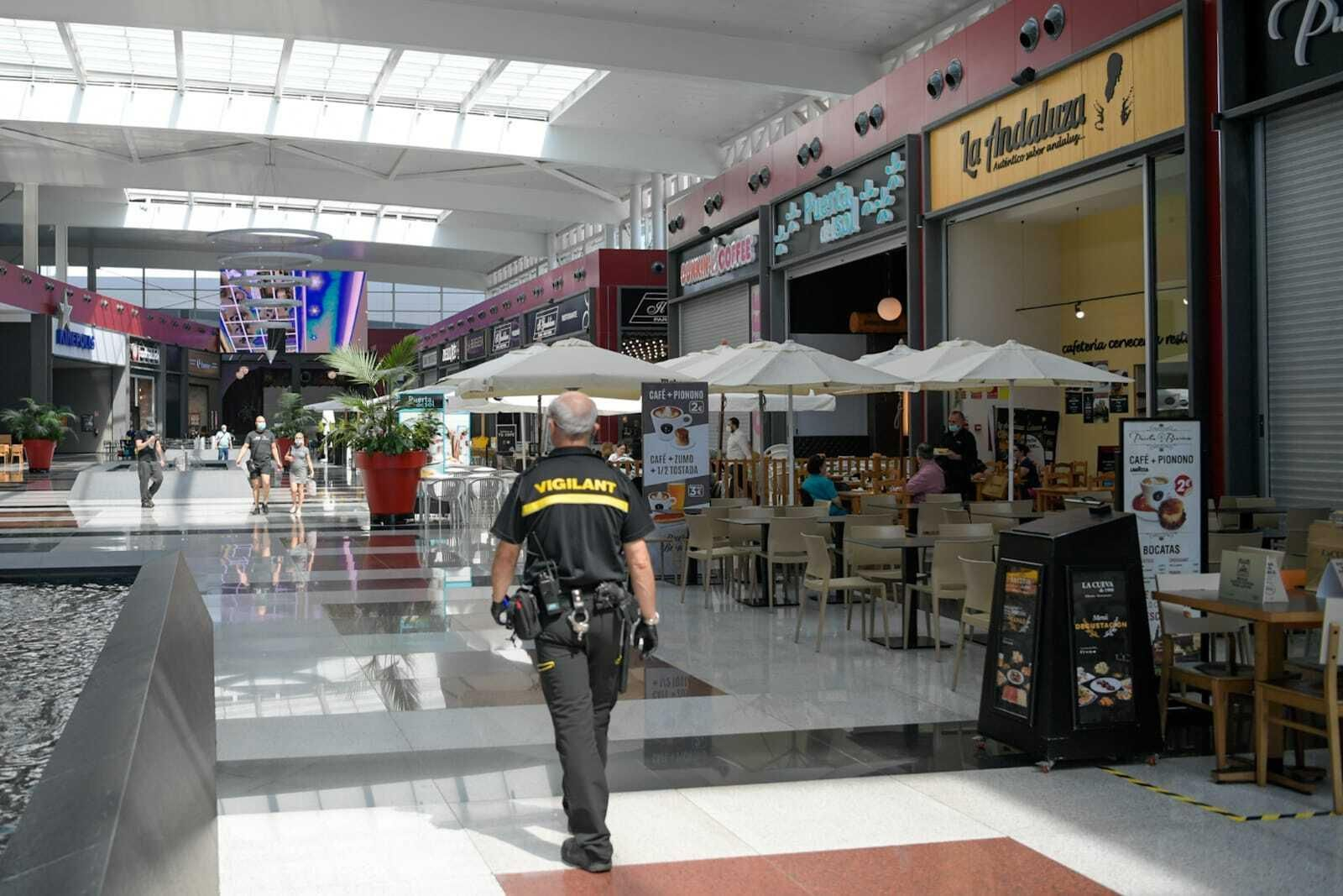 Fotos de la reapertura del centro comercial Nevada Shopping en Granada