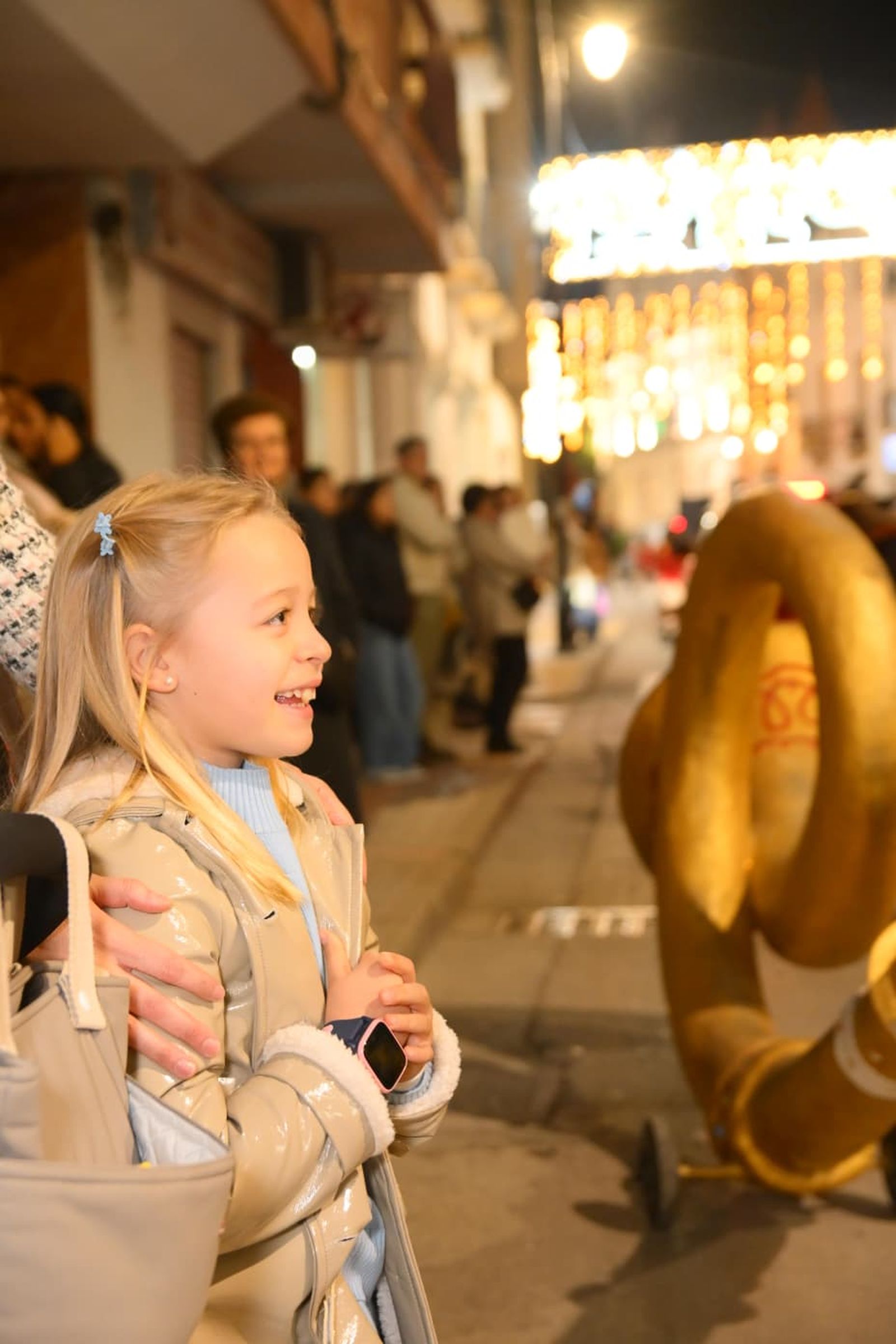 La Cabalgata de los Reyes Magos de Vera desborda ilusión con una participación multitudinaria