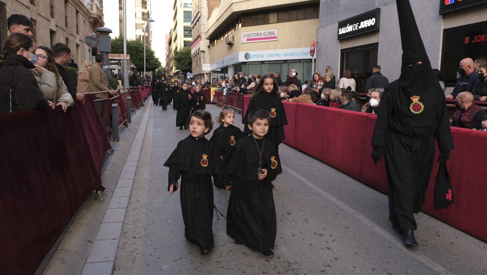 Procesión del Santo Entierro en Almería, en imágenes.