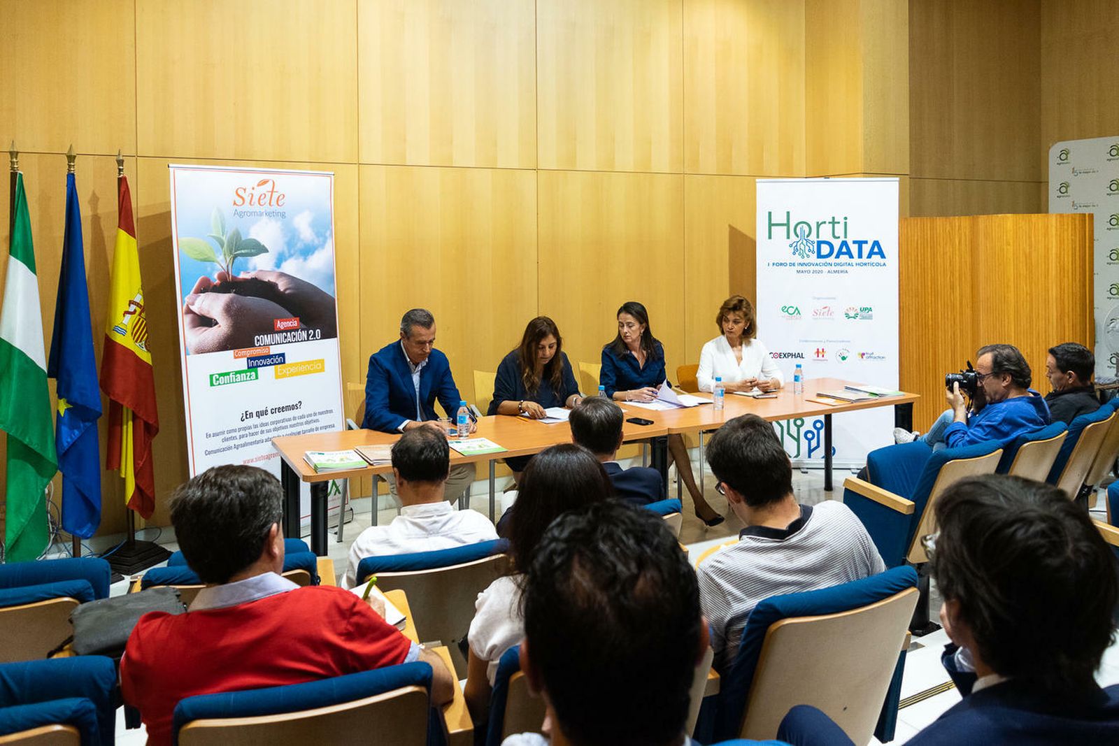 La sede de Coexphal de Almería ha acogido hoy la presentación del I Foro de Innovación Digital Hortícola Horti DATA 2020.