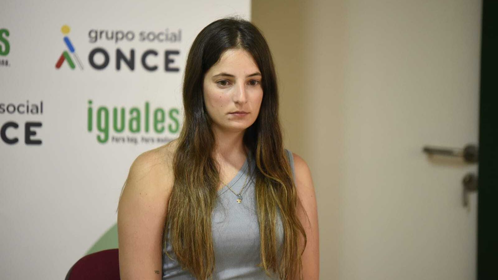 María Guillén tiene una discapacidad física que no le ha impedido lograr un empleo gracias al programa Inserta de la ONCE.