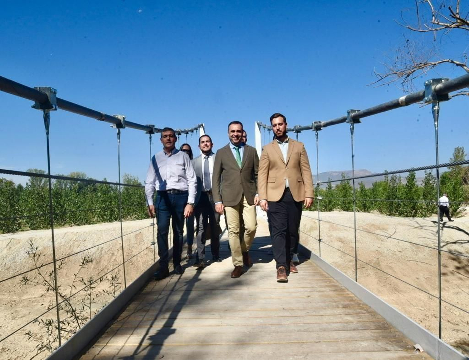 La Diputación de Granada finaliza y pone en servicio el puente peatonal de Fuente Vaqueros sobre el río Cubillas
