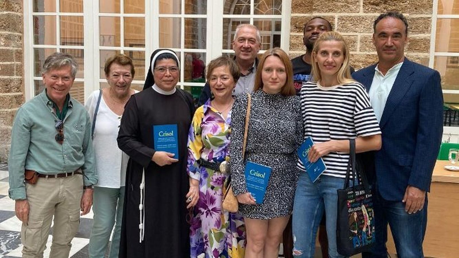 Antonio Sánchez Alarcón, María José Díaz, Margarita Maldonado, Elena Santiago, Sante Zanetti, Elena Sedobas, Jonas Masse, Galina Ladisheva y Miguel Guillén durante la presentación del libro 'Crisol'.