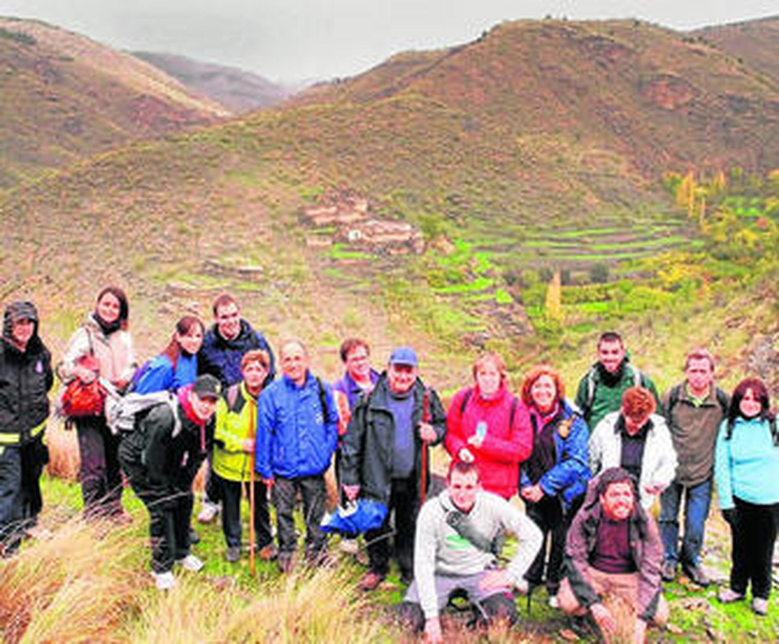 Los senderistas posaron con estas vistas panorámicas.