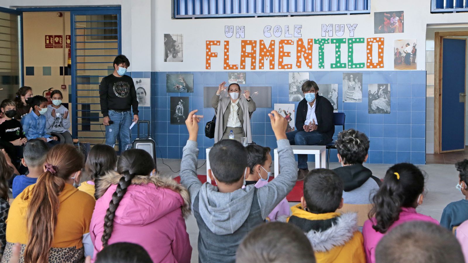 Angelita Gómez visita por el día del flamenco el colegio San Juan de Dios