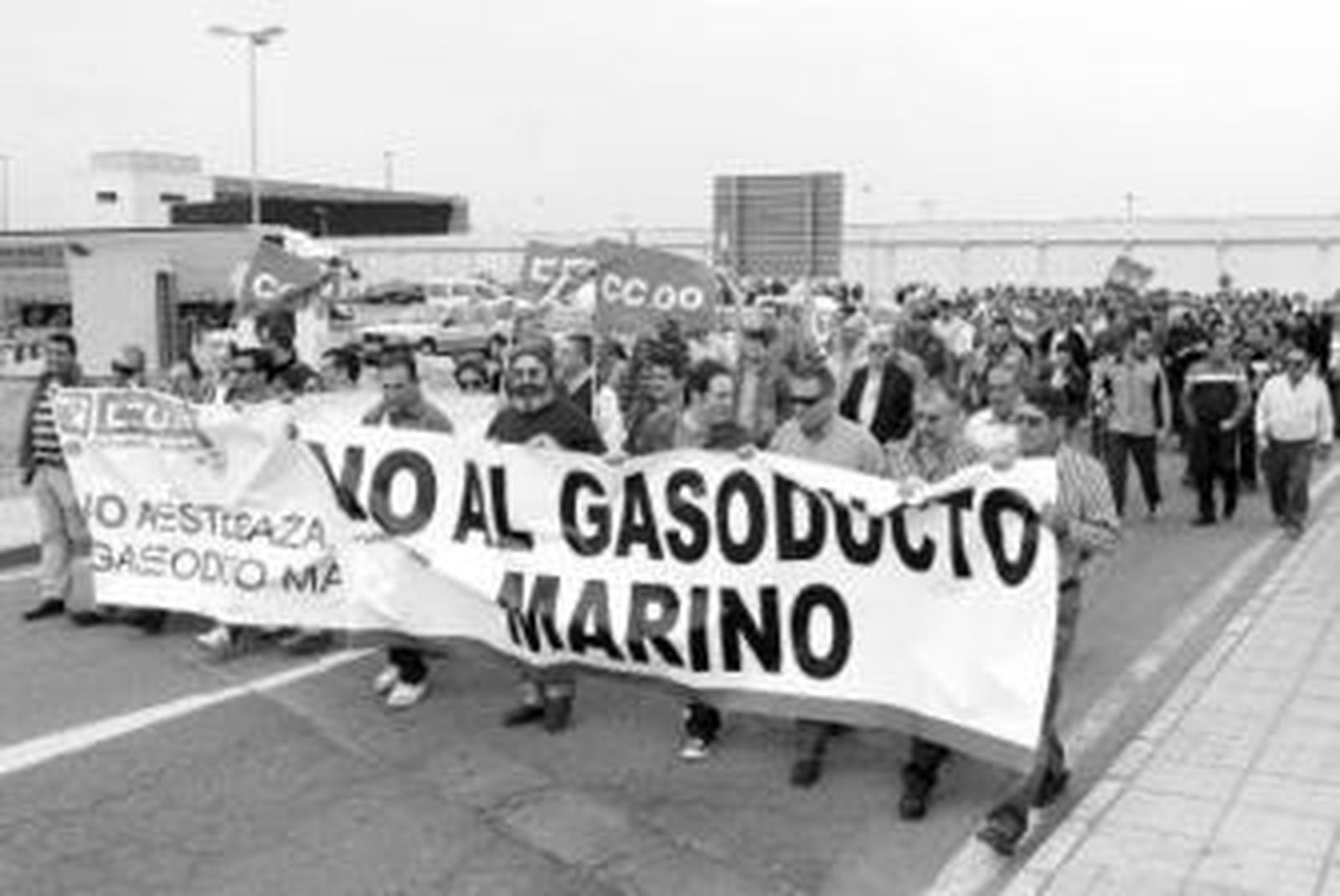 Alrededor de 150 personas se manifestaron en el puerto.