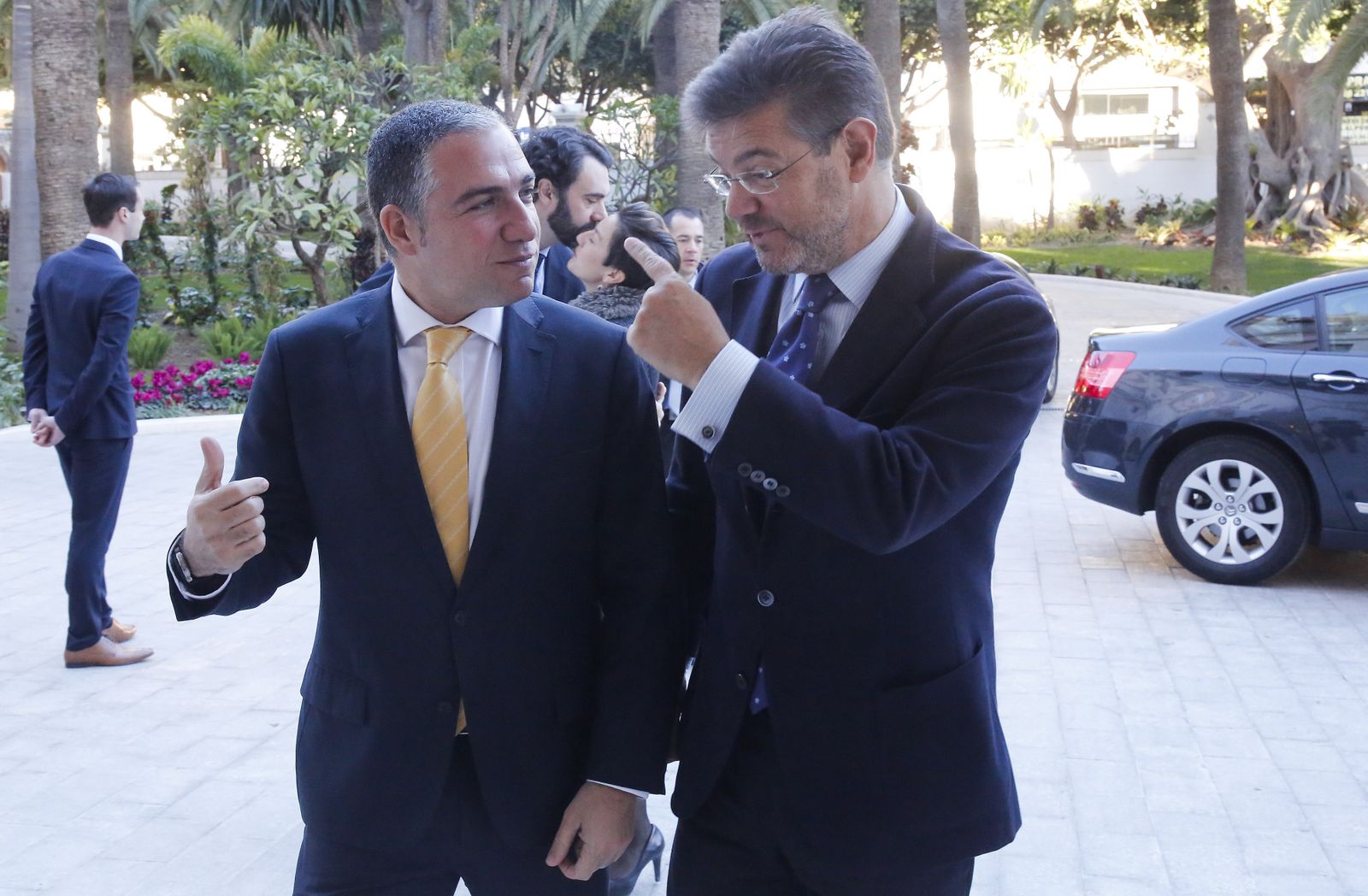 Elías Bendodo, a la izquierda, ayer con Rafael Catalá en Málaga.