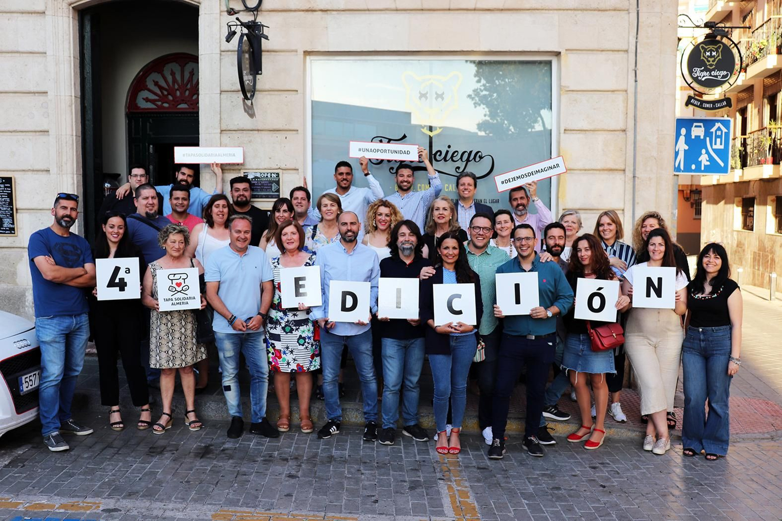 Un brindis por la ruta de la tapa solidaria de la capital.