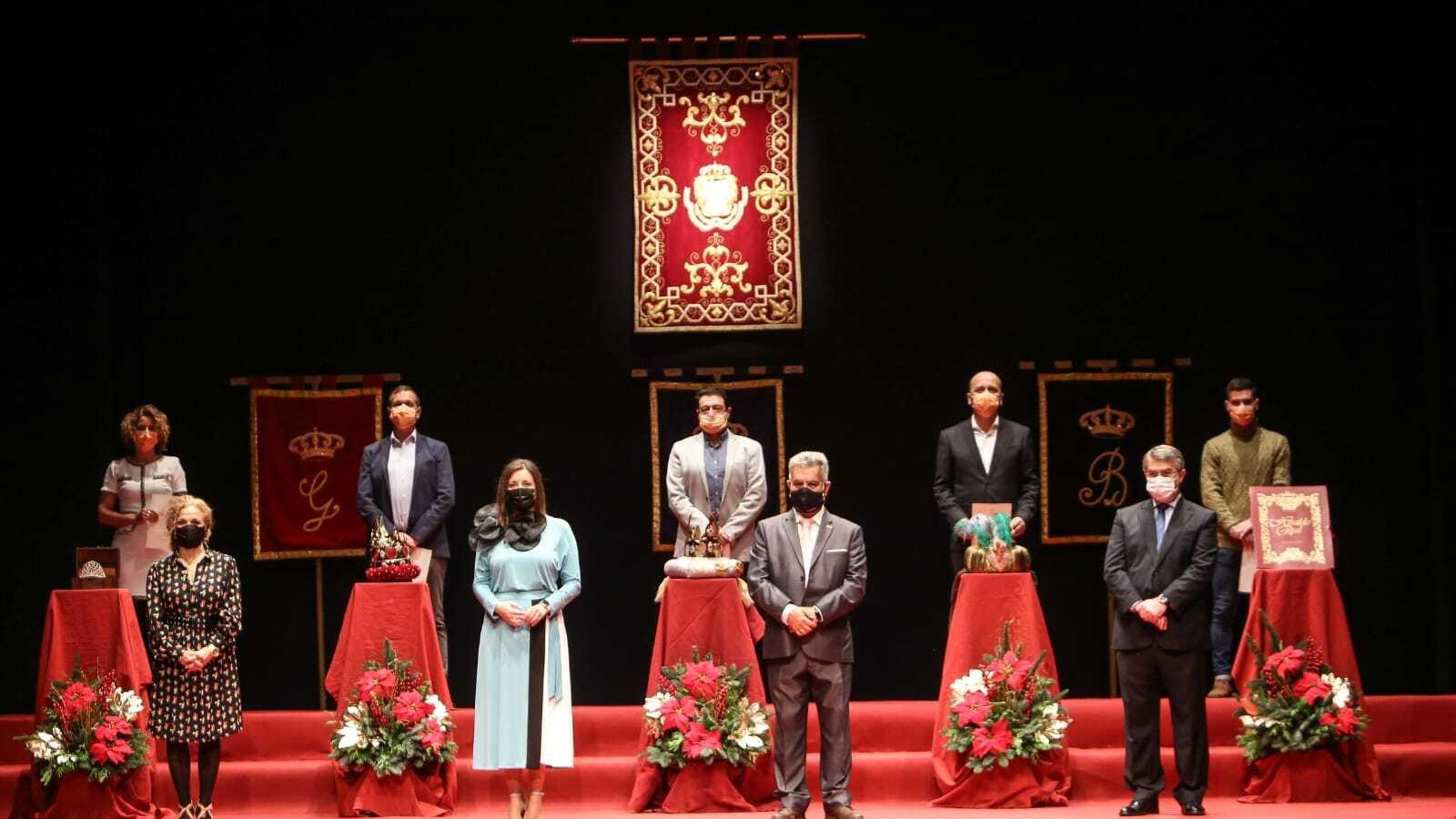 Los cinco personas que serán los personajes mágicos de Reyes Magos en el Castillo el día 3 de enero.