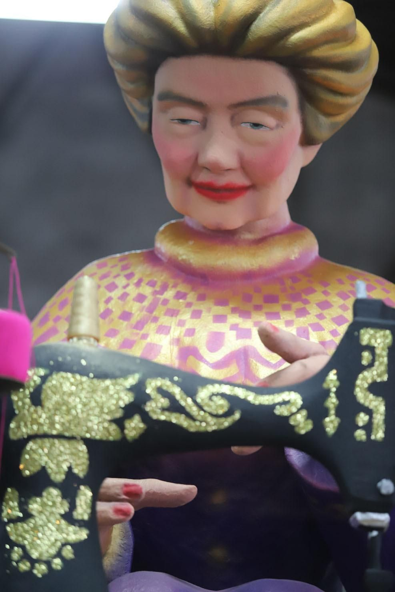 Imágenes de los preparativos de las carrozas de sus Majestades los Reyes Magos