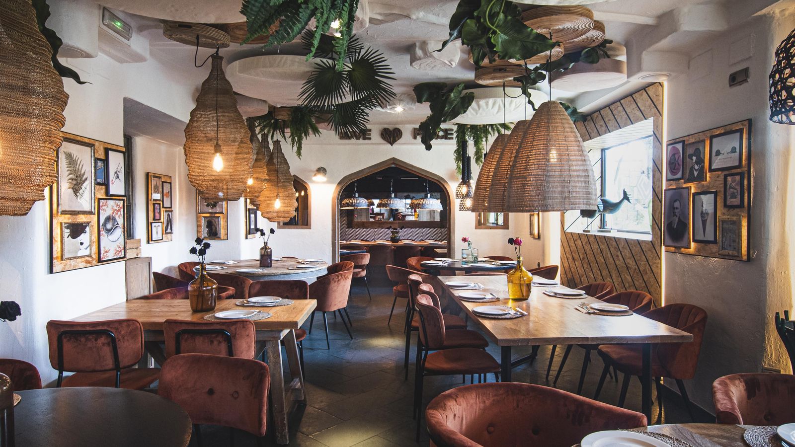 Interior de Arsenio Manila.