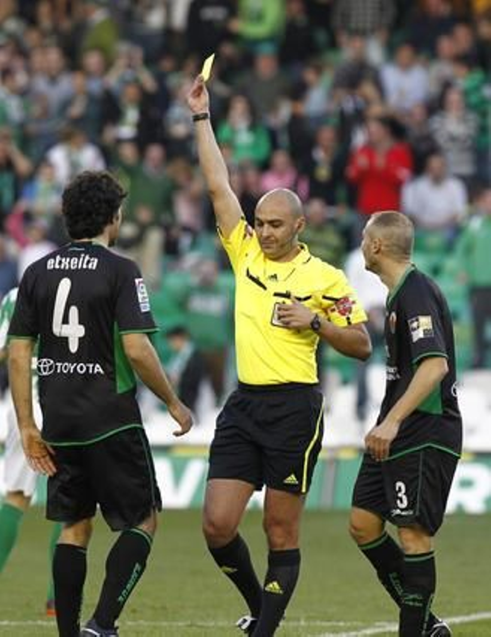 El Betis pierde en casa, con el Elche (1-4), su cuarto partido seguido. / Antonio Pizarro
