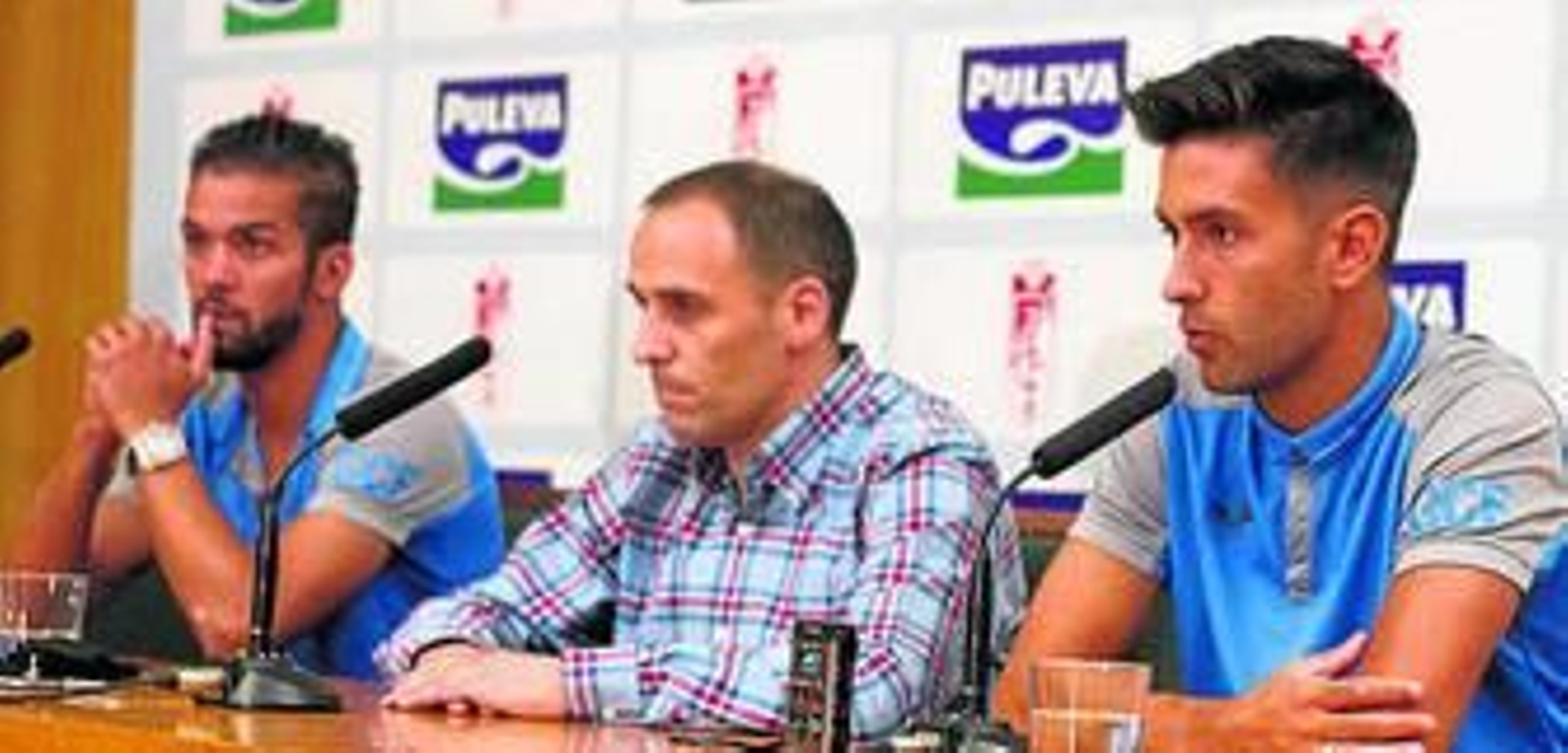 Carcela-González (i) y Alberto Bueno, en la presentación de ayer.