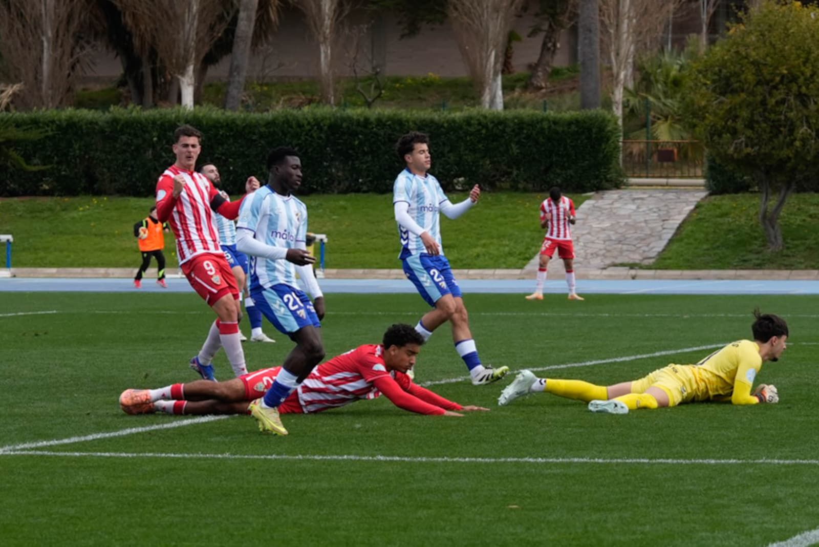 Acción del tanto de Houssam con el que se adelantaban los rojiblancos ante los blanquiazules.