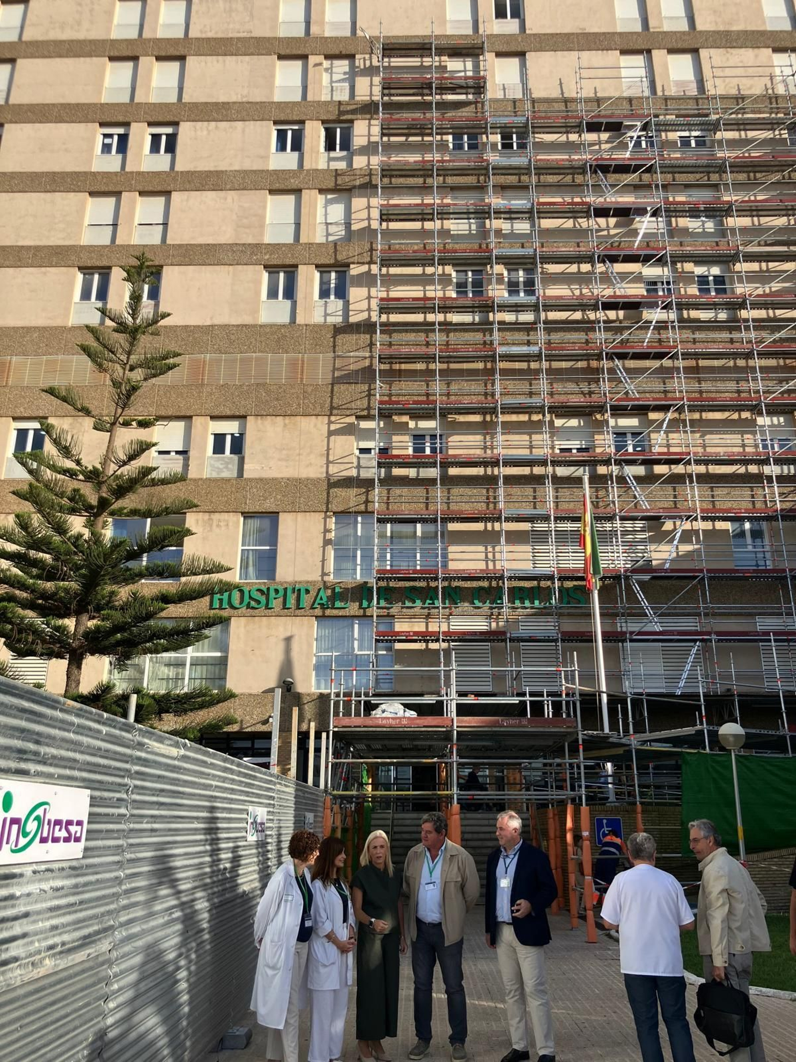 Obras en la fachada del hospital de San Carlos, en San Fernando