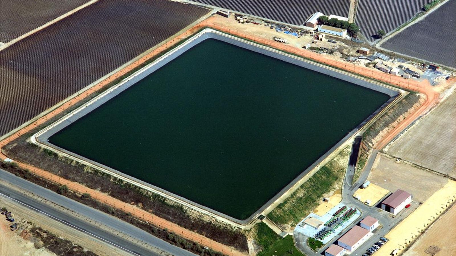 Una de las fotos expuestas de la balsa.