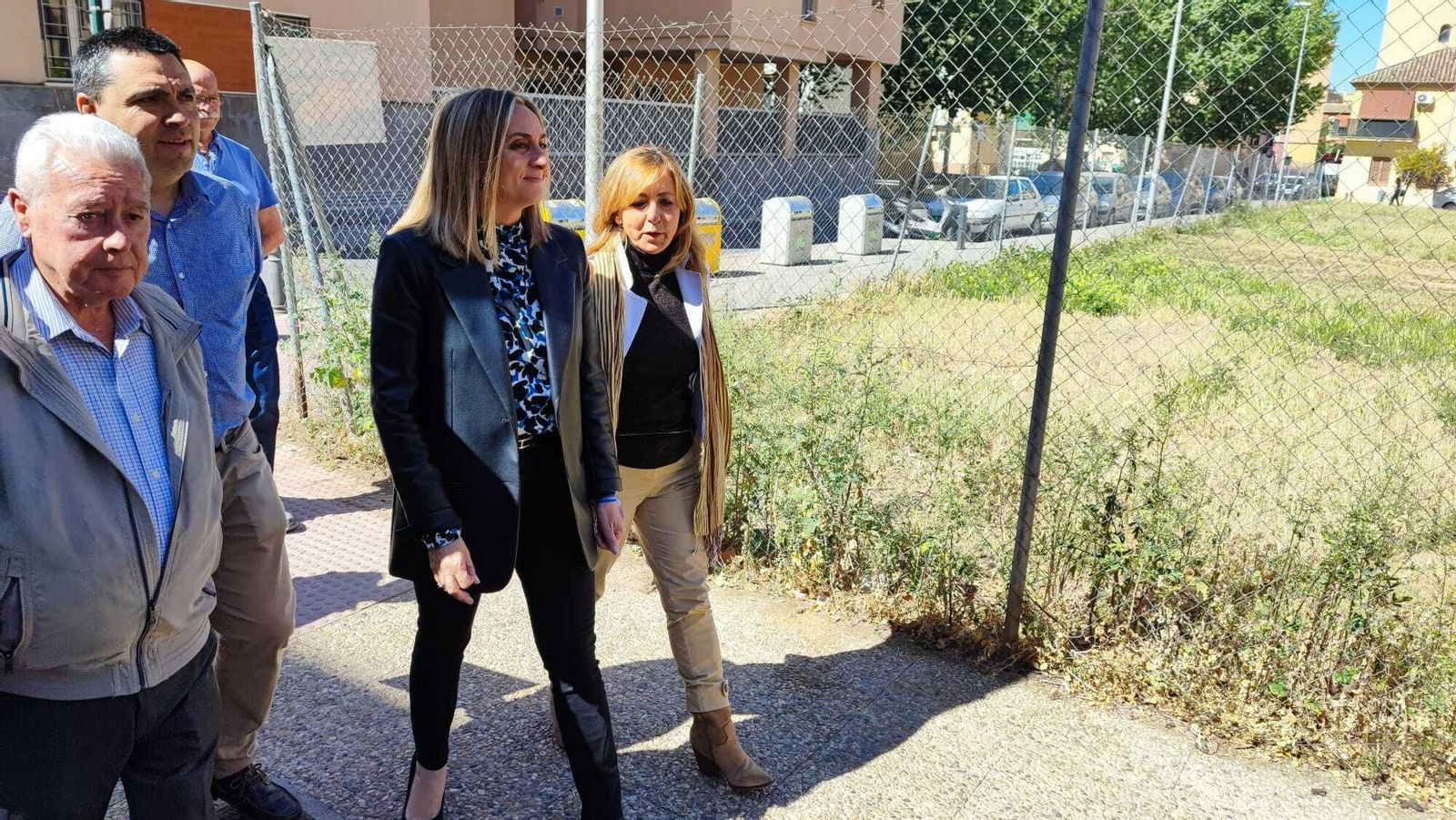 Carazo visita el solar en el que se prevé construir la nueva Comisaría de Policía Nacional en el Zaidin